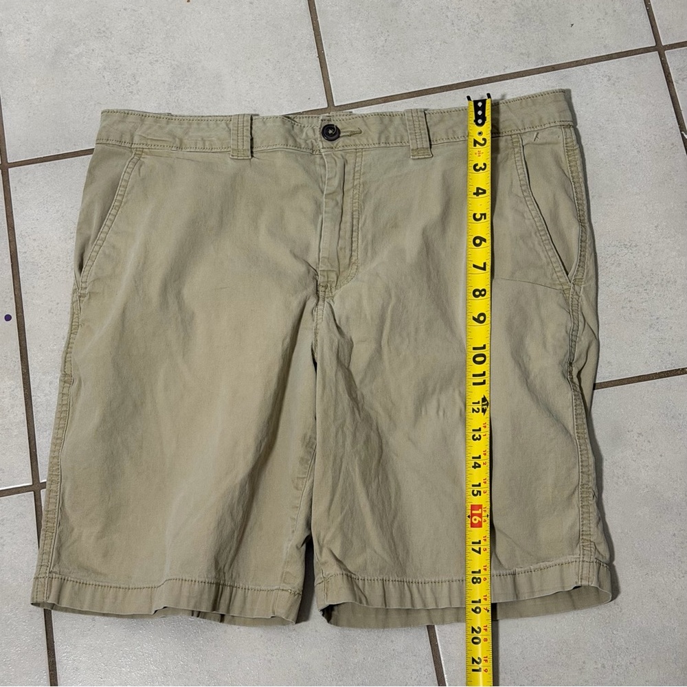 Magellan‎ Outdoors Khaki Classic Tan Men's Cargo Baggy Shorts size 35W - Picture 6 of 7